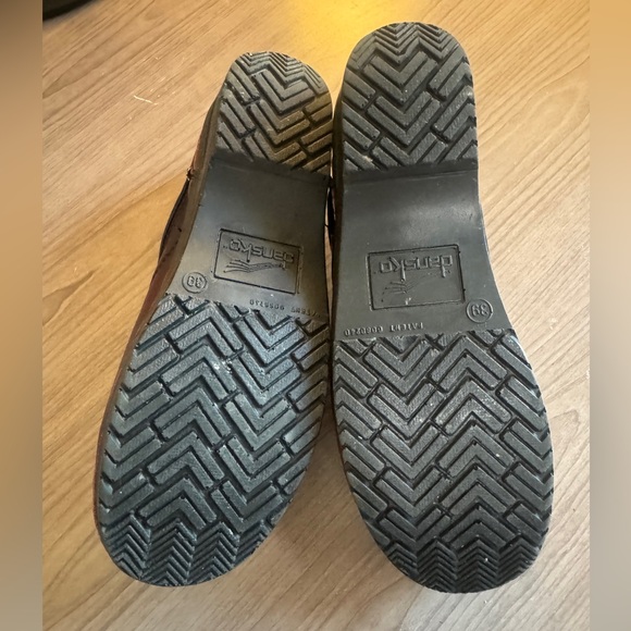 Lightly worn Dansko Professional Cordovan Cabrio Clog Size: 39 - Picture 2 of 6